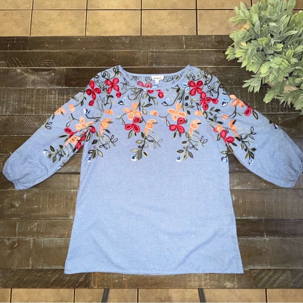 Size: S - Kindred (Anthropologie Brand) embroidered chambray blouse floral tunic